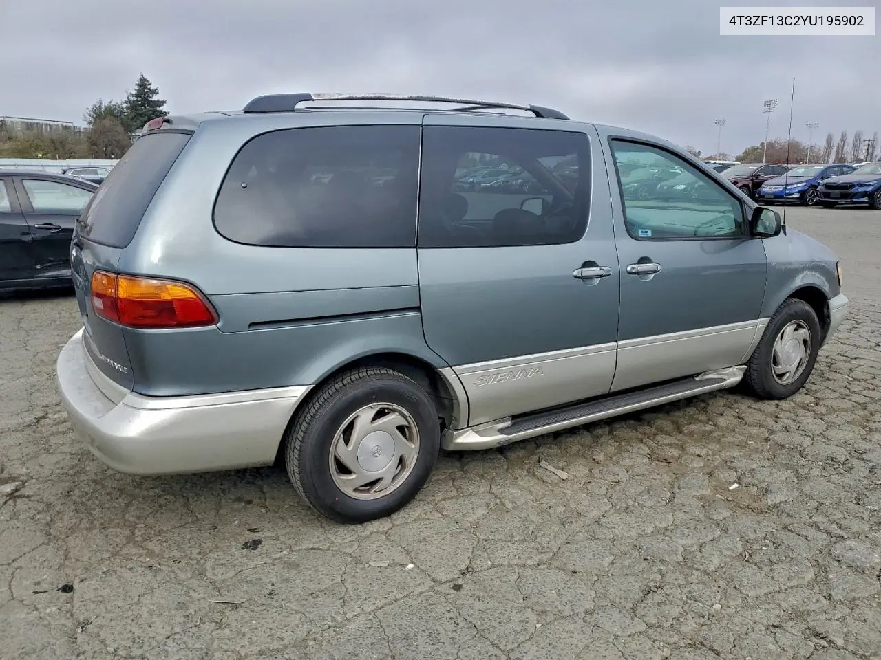 4T3ZF13C2YU195902 2000 Toyota Sienna Le