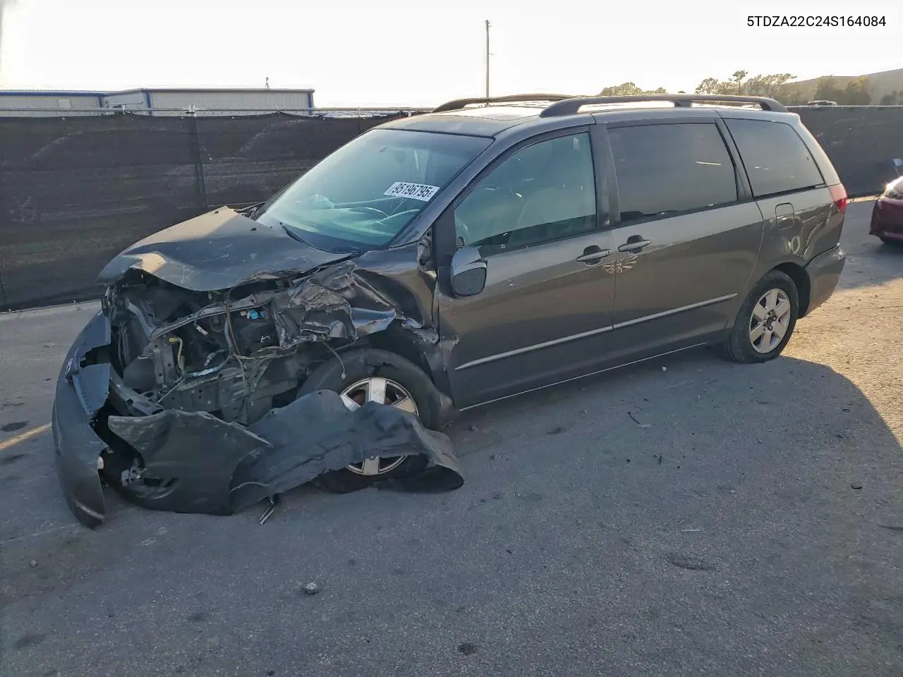 5TDZA22C24S164084 2004 Toyota Sienna Xle