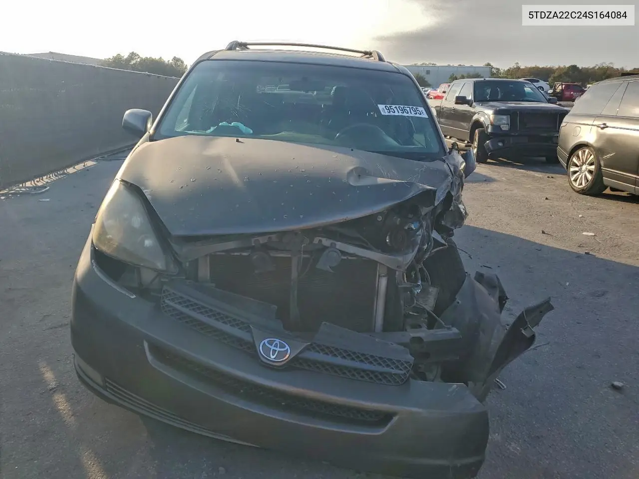 5TDZA22C24S164084 2004 Toyota Sienna Xle