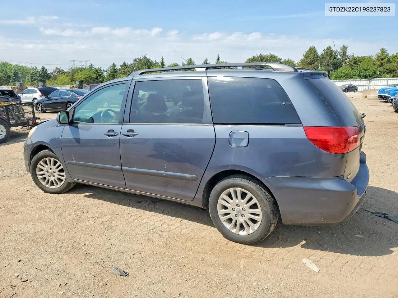 5TDZK22C19S237823 2009 Toyota Sienna Xle