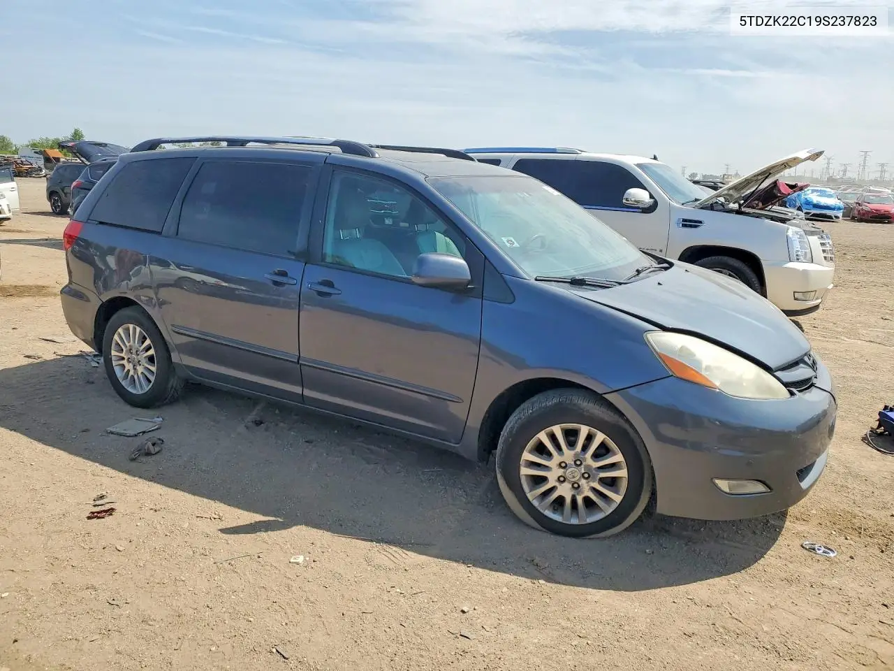 5TDZK22C19S237823 2009 Toyota Sienna Xle