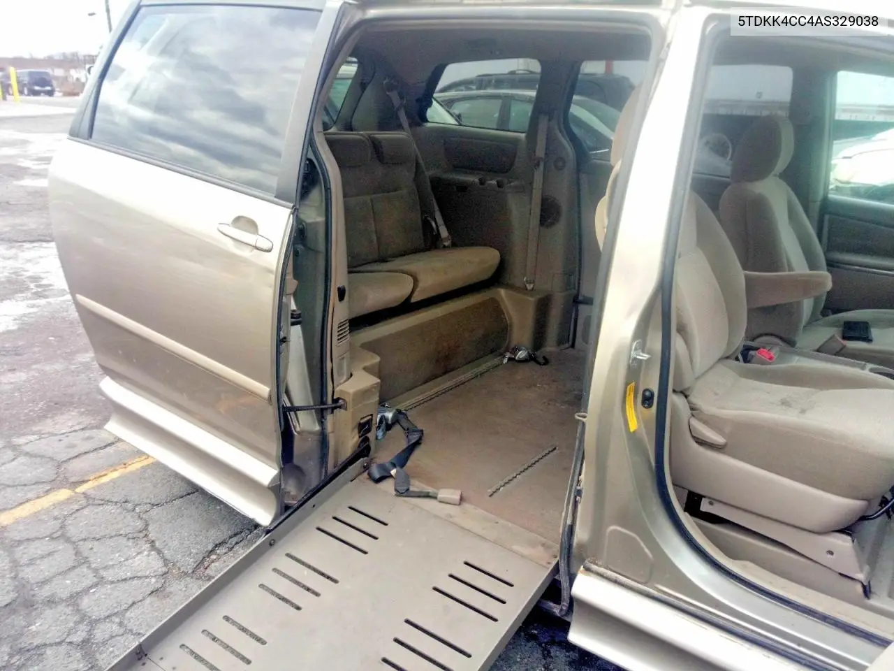 5TDKK4CC4AS329038 2010 Toyota Sienna Le 8-Passenger