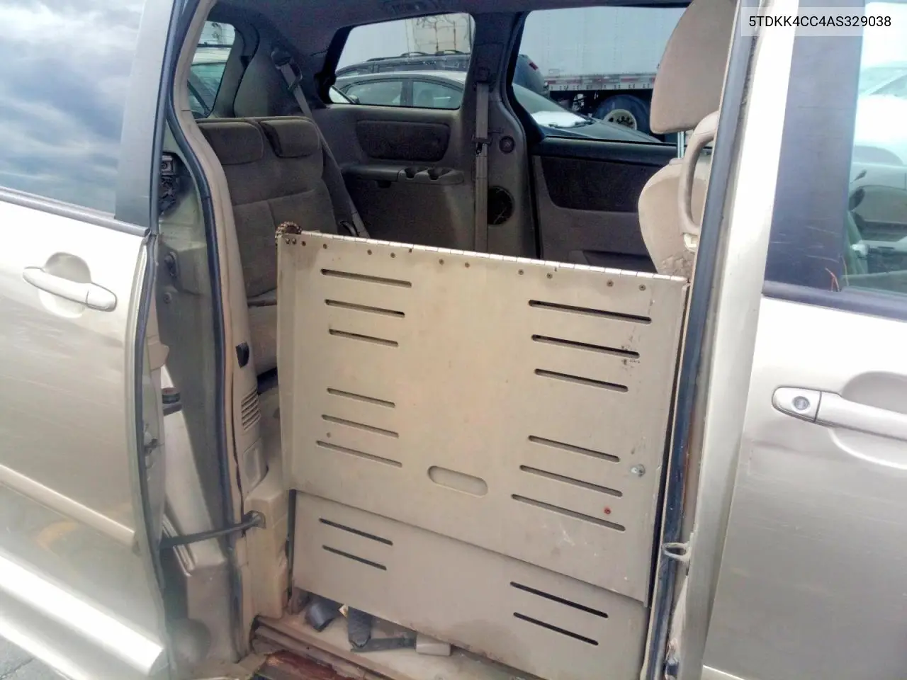 5TDKK4CC4AS329038 2010 Toyota Sienna Le 8-Passenger