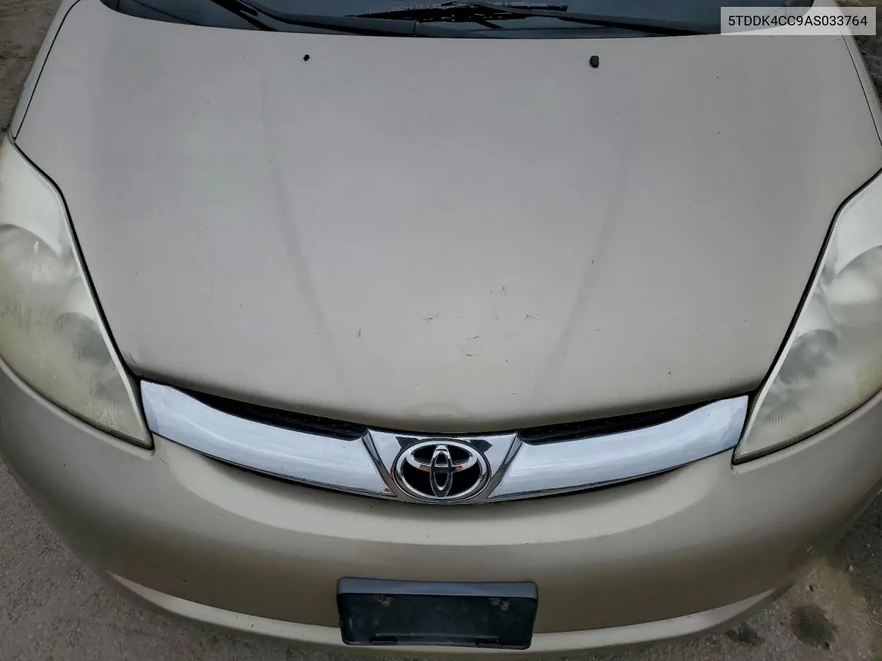 5TDDK4CC9AS033764 2010 Toyota Sienna Xle