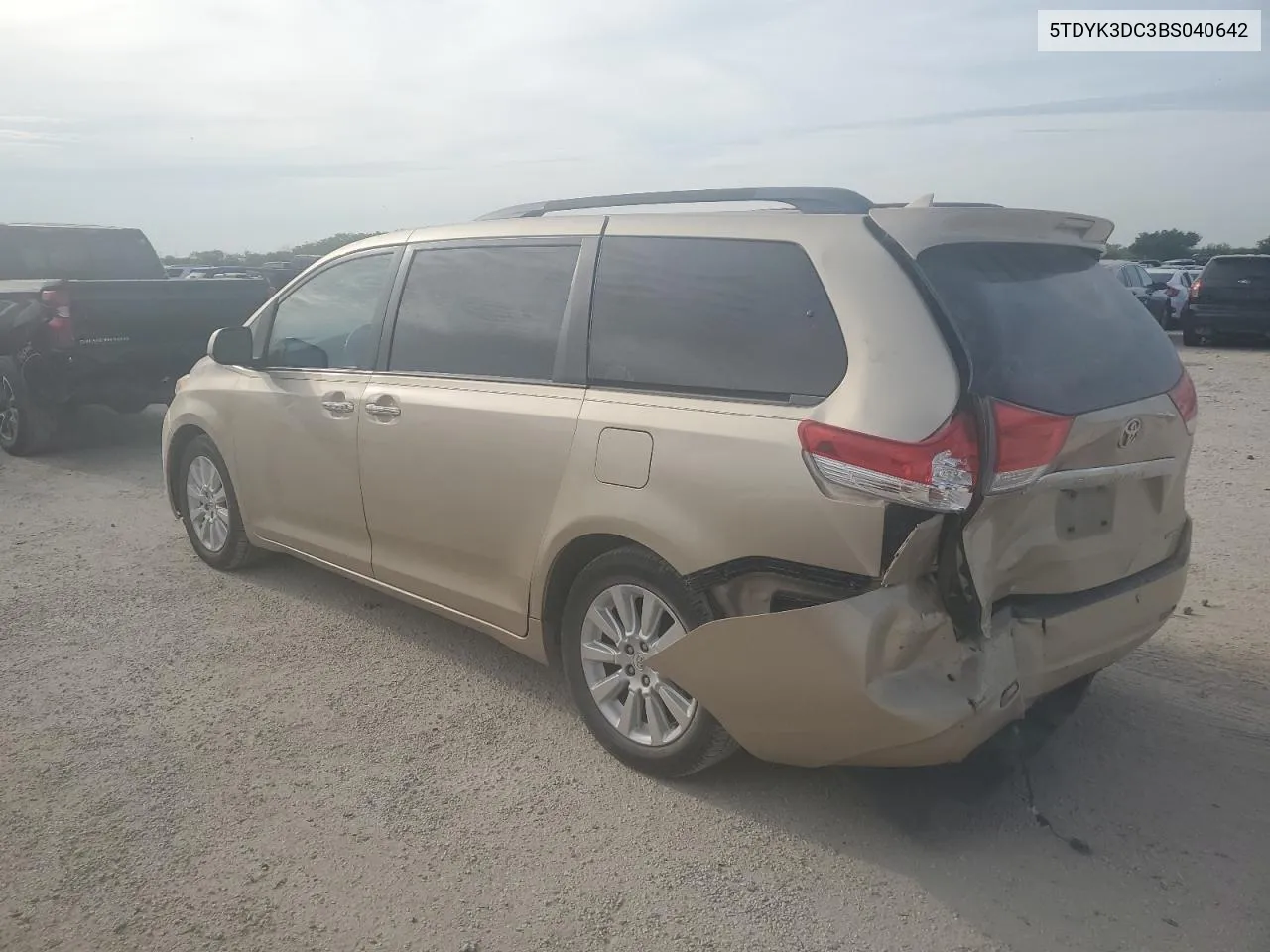 2011 Toyota Sienna Xle VIN: 5TDYK3DC3BS040642 Lot: 63660364