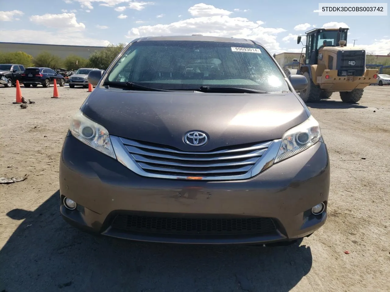 2011 Toyota Sienna Xle VIN: 5TDDK3DC0BS003742 Lot: 69693014