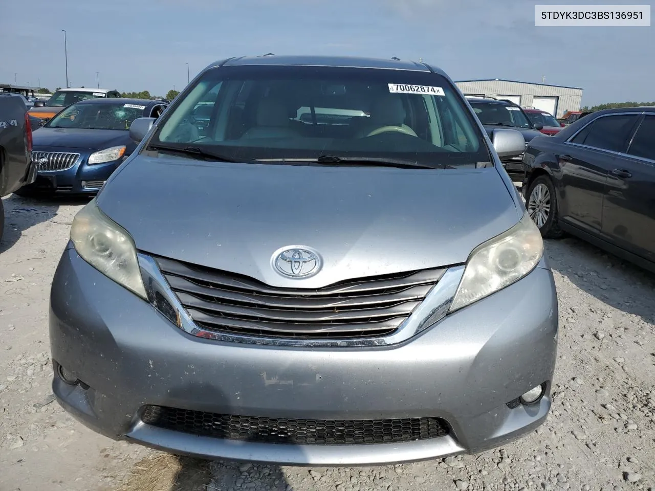 5TDYK3DC3BS136951 2011 Toyota Sienna Xle