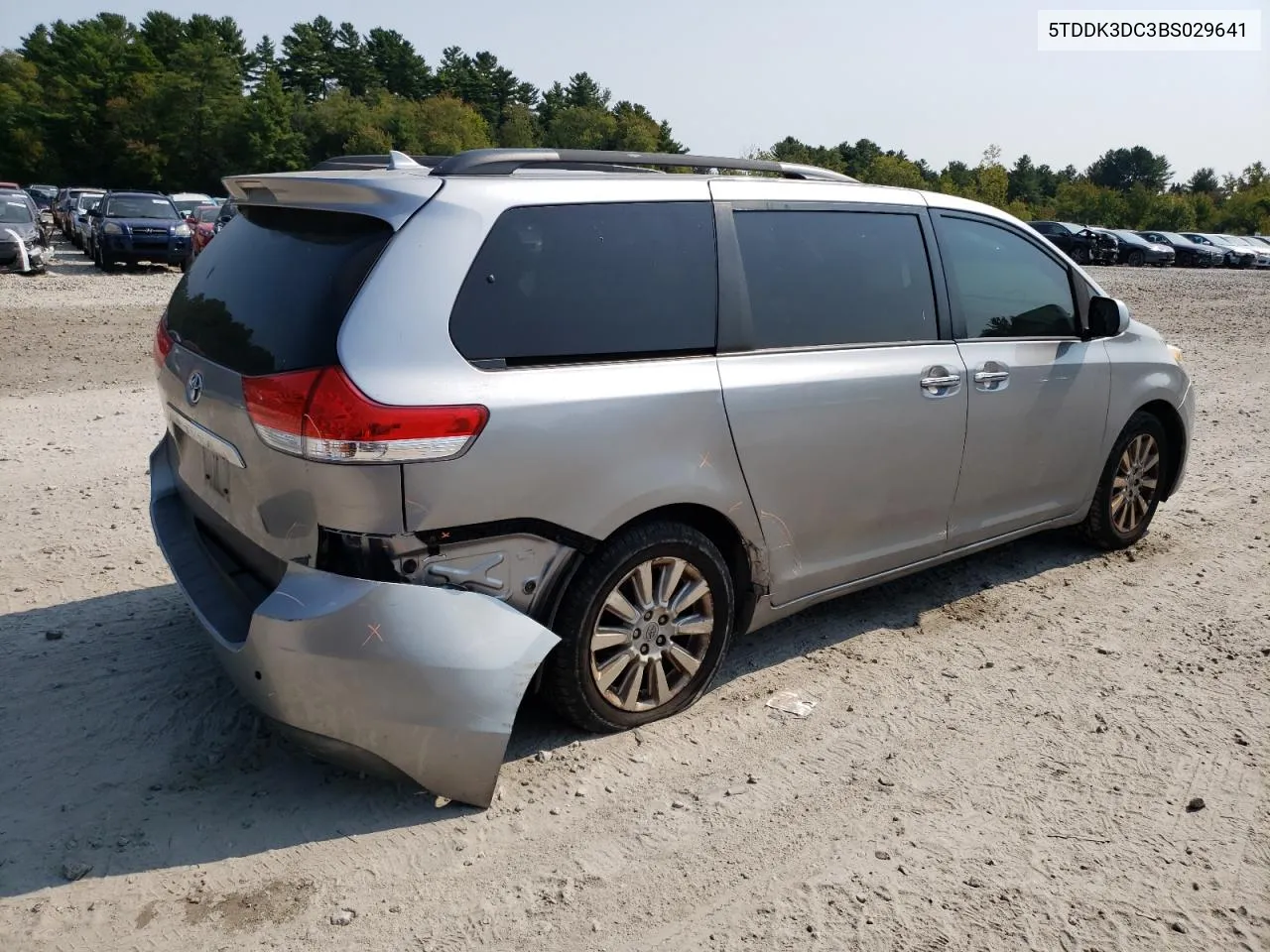 2011 Toyota Sienna Xle VIN: 5TDDK3DC3BS029641 Lot: 71136104