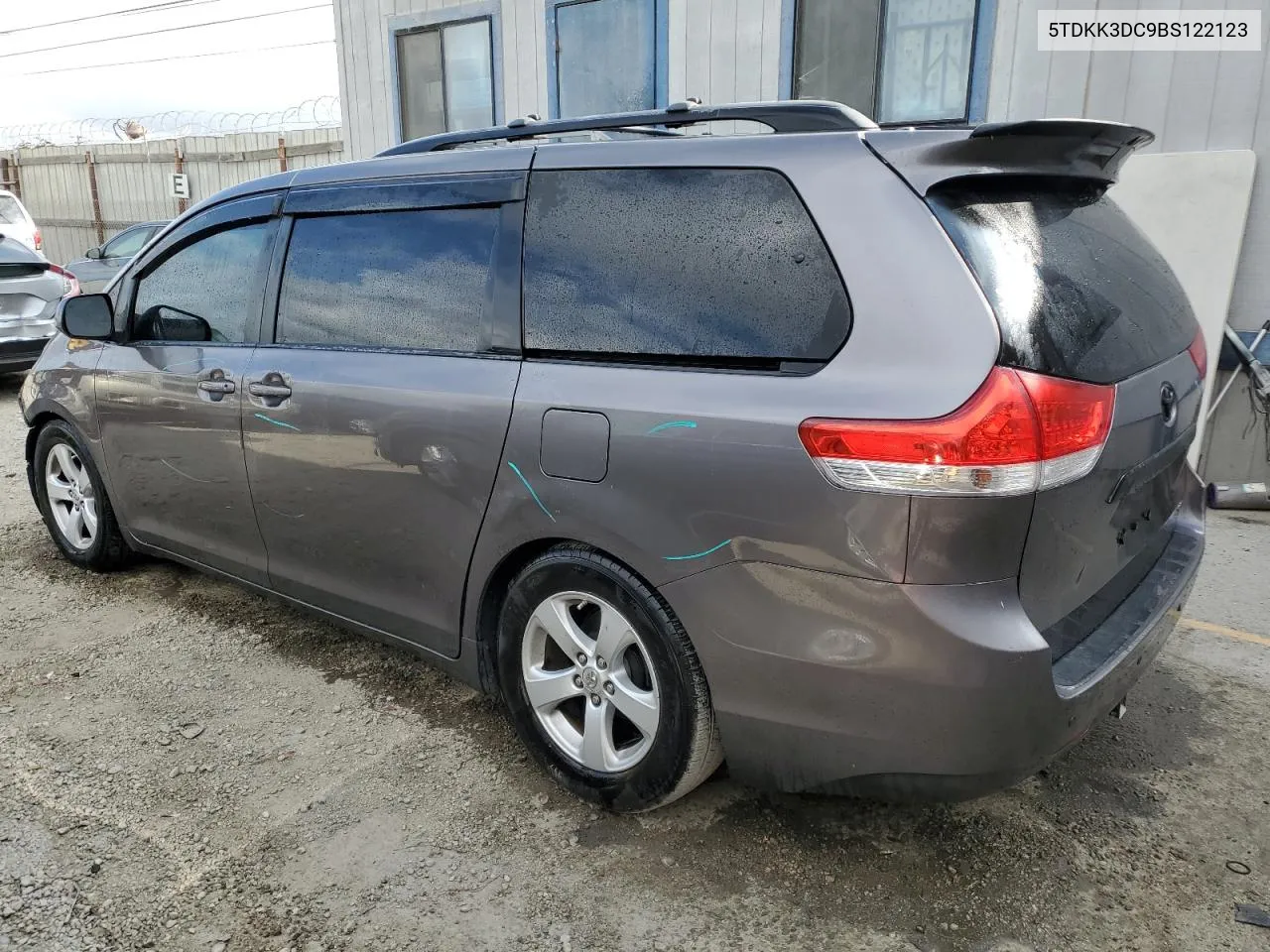 5TDKK3DC9BS122123 2011 Toyota Sienna Le