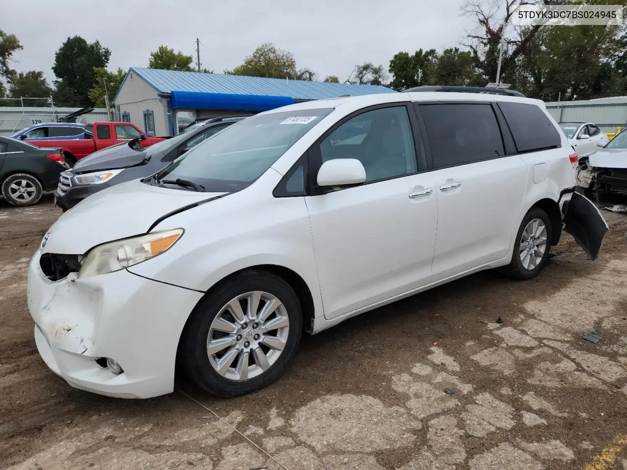 5TDYK3DC7BS024945 2011 Toyota Sienna Xle