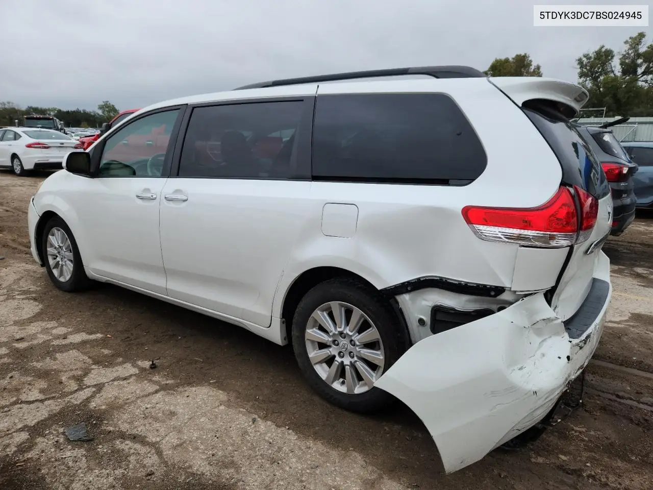 5TDYK3DC7BS024945 2011 Toyota Sienna Xle