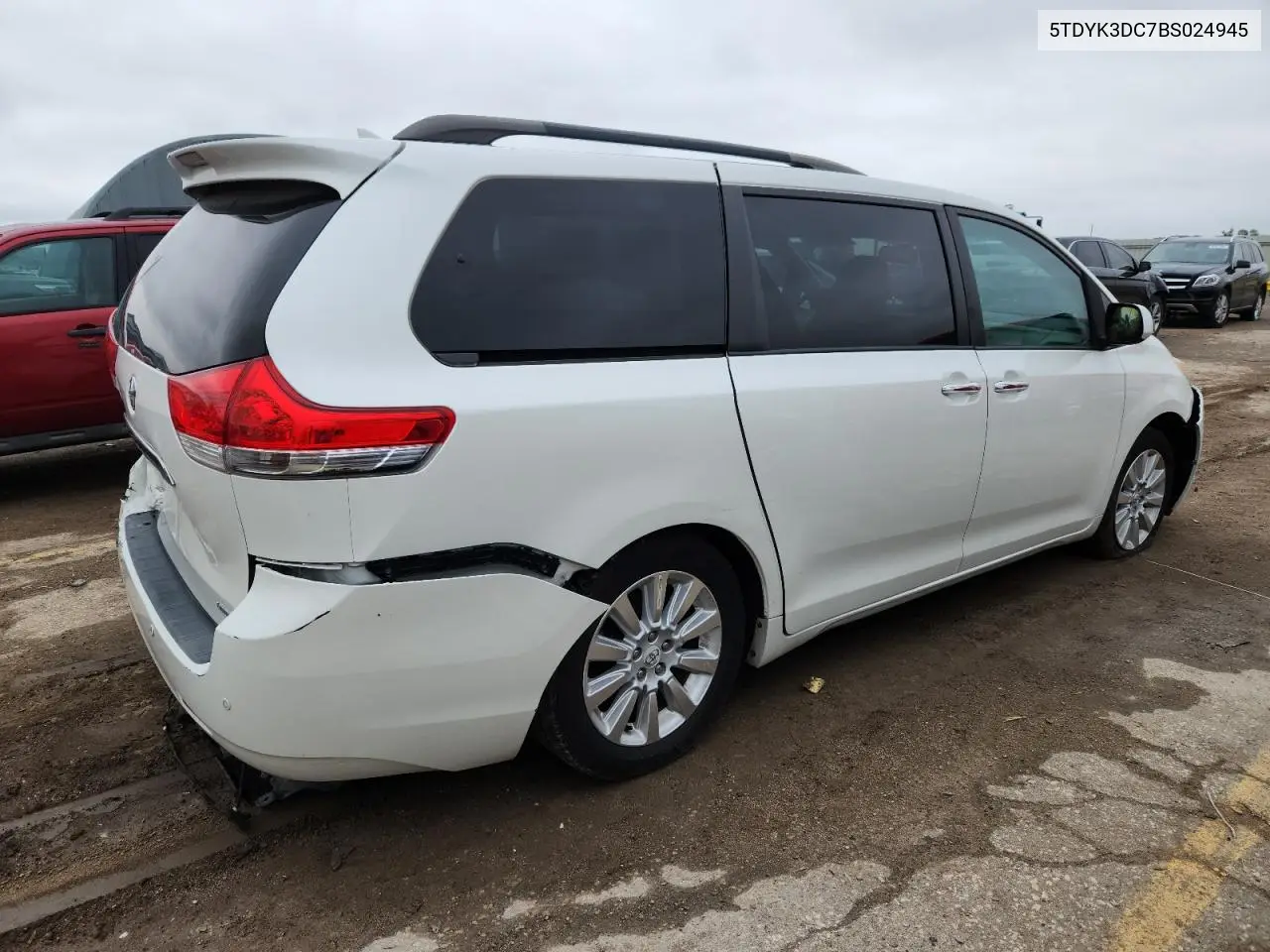 5TDYK3DC7BS024945 2011 Toyota Sienna Xle