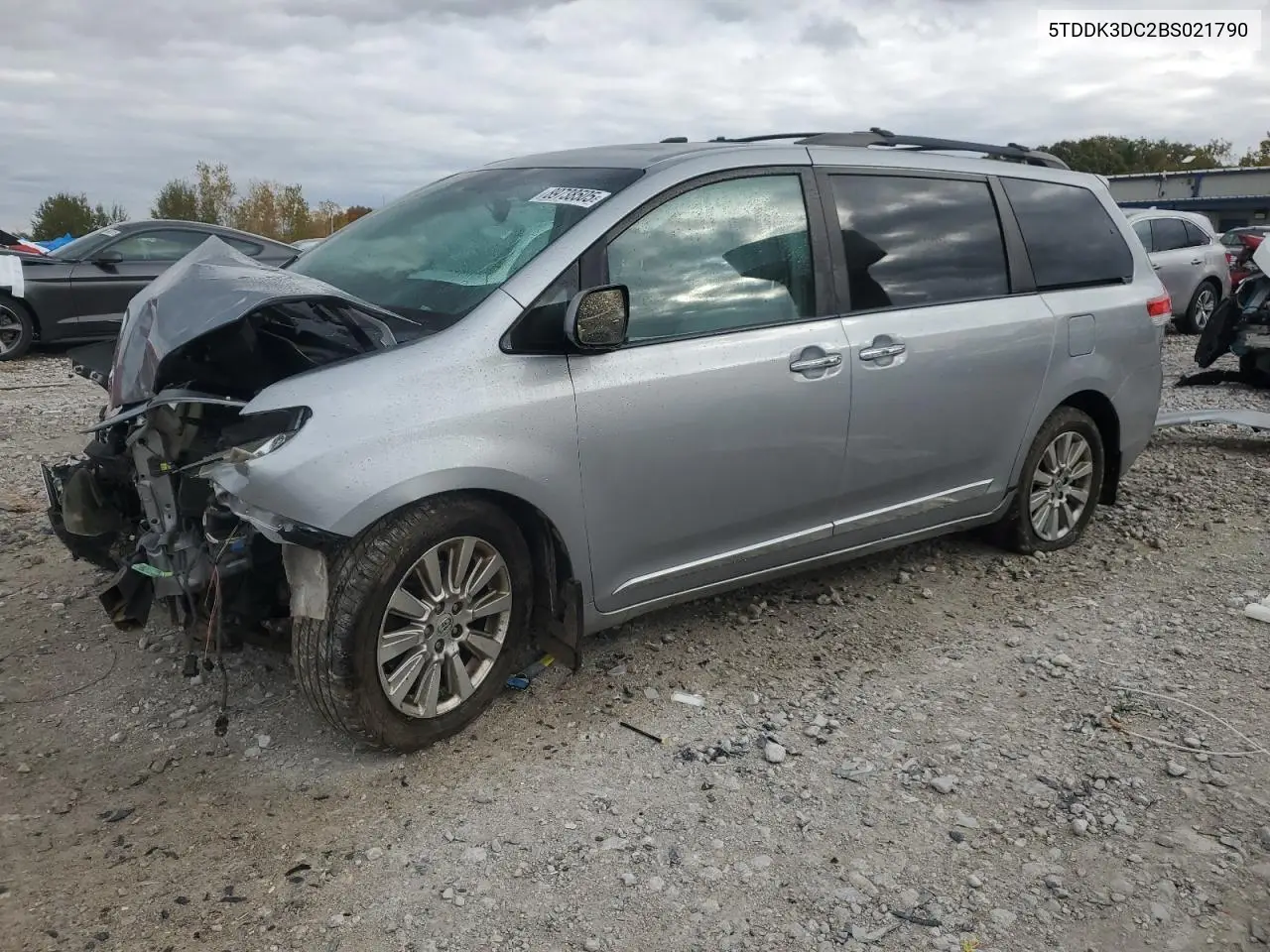 5TDDK3DC2BS021790 2011 Toyota Sienna Xle