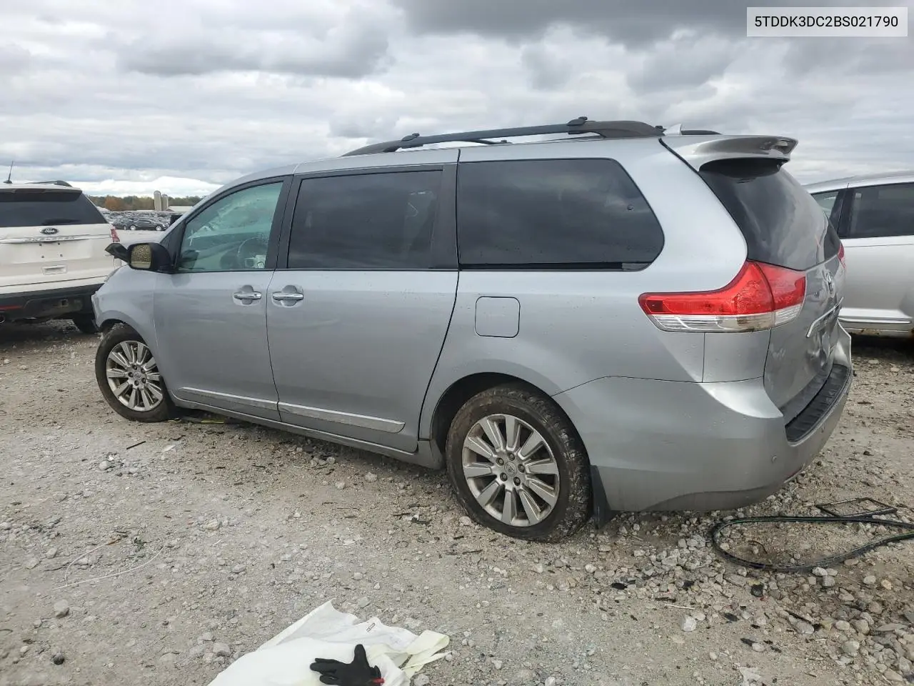 5TDDK3DC2BS021790 2011 Toyota Sienna Xle