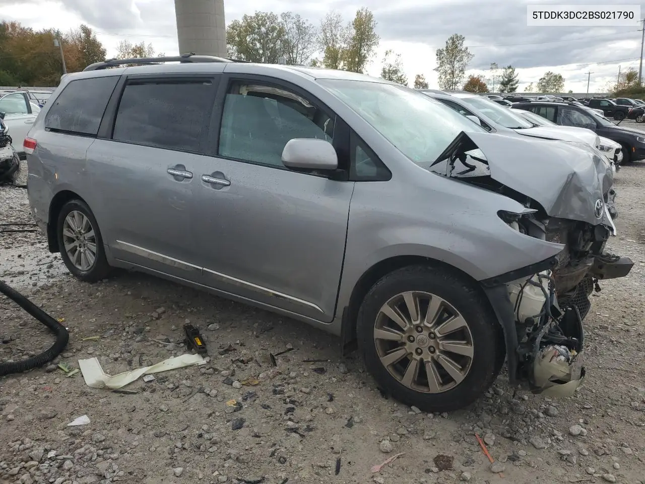5TDDK3DC2BS021790 2011 Toyota Sienna Xle