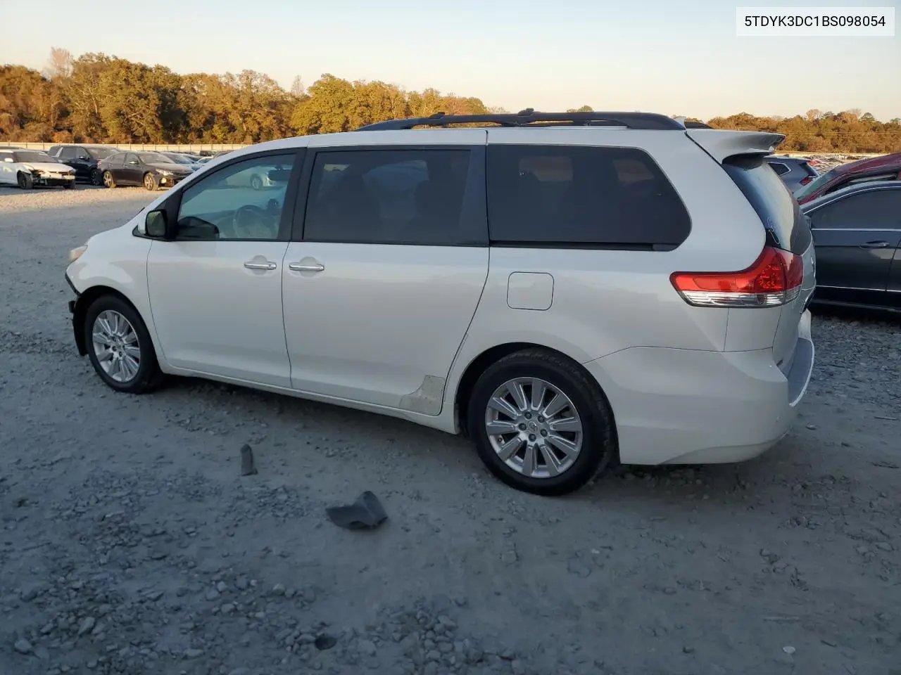 5TDYK3DC1BS098054 2011 Toyota Sienna Xle