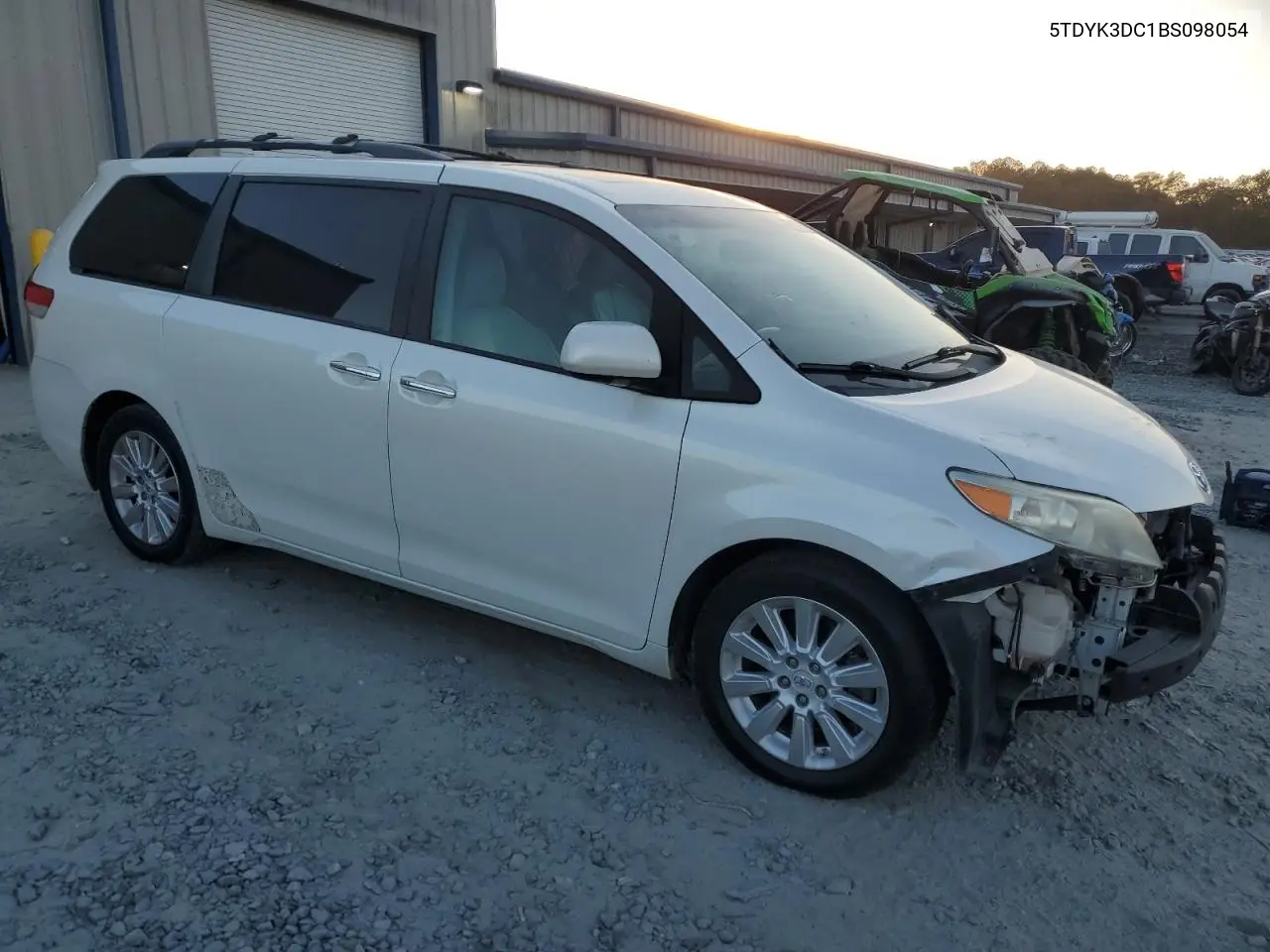 5TDYK3DC1BS098054 2011 Toyota Sienna Xle