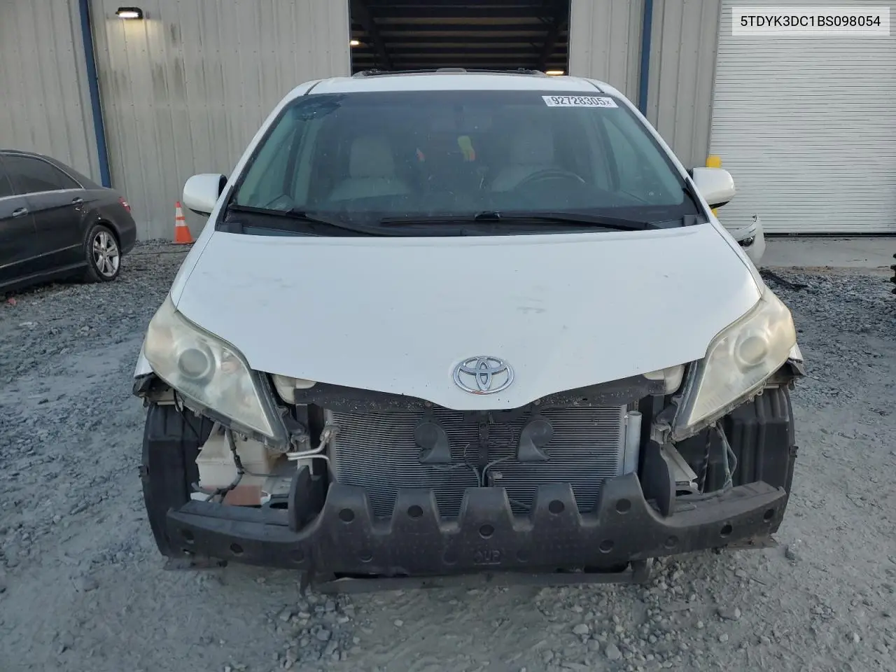 5TDYK3DC1BS098054 2011 Toyota Sienna Xle
