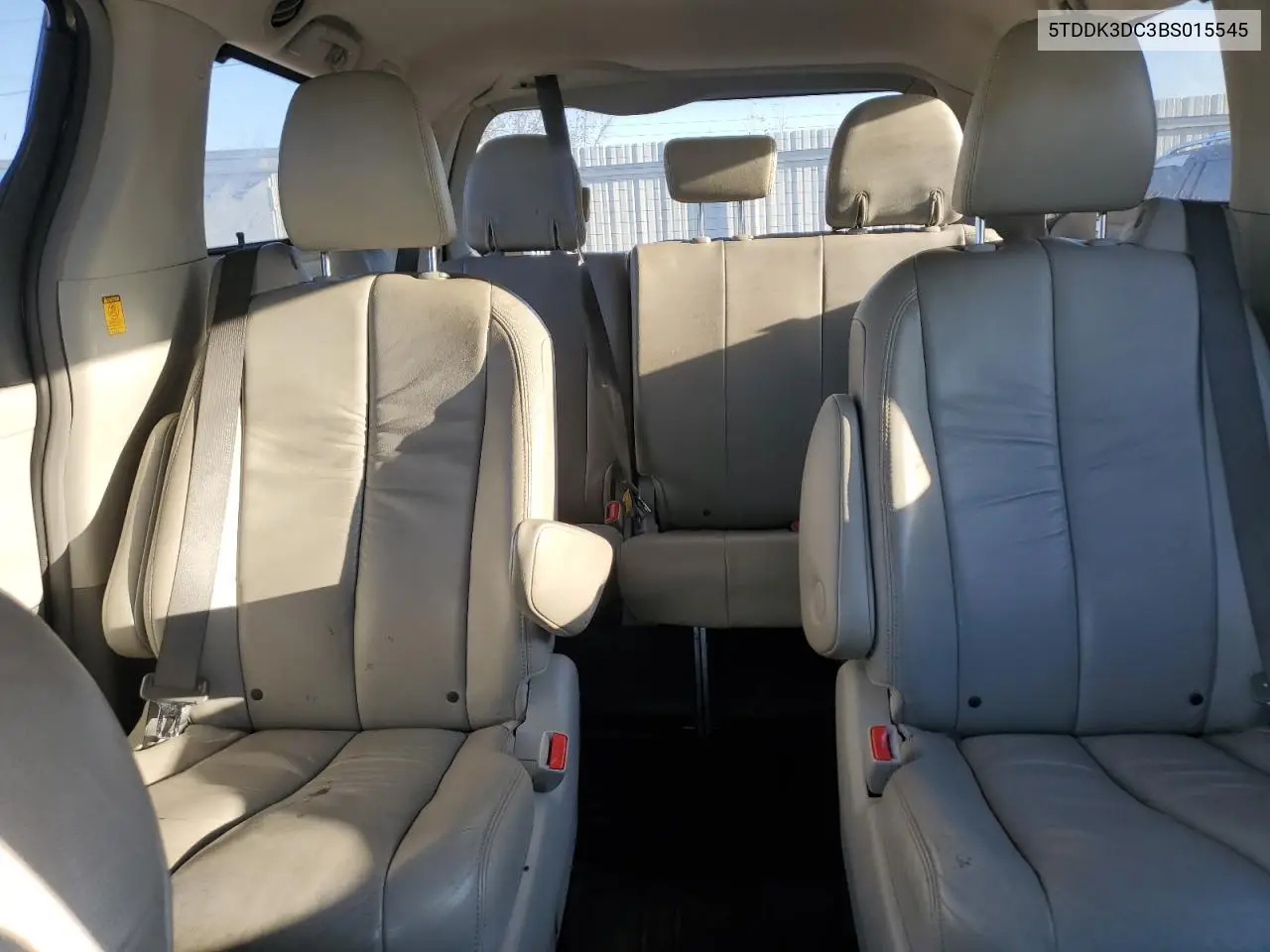 5TDDK3DC3BS015545 2011 Toyota Sienna Xle