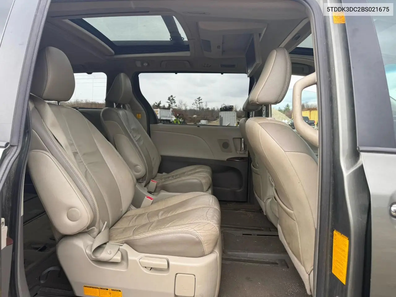 5TDDK3DC2BS021675 2011 Toyota Sienna Xle