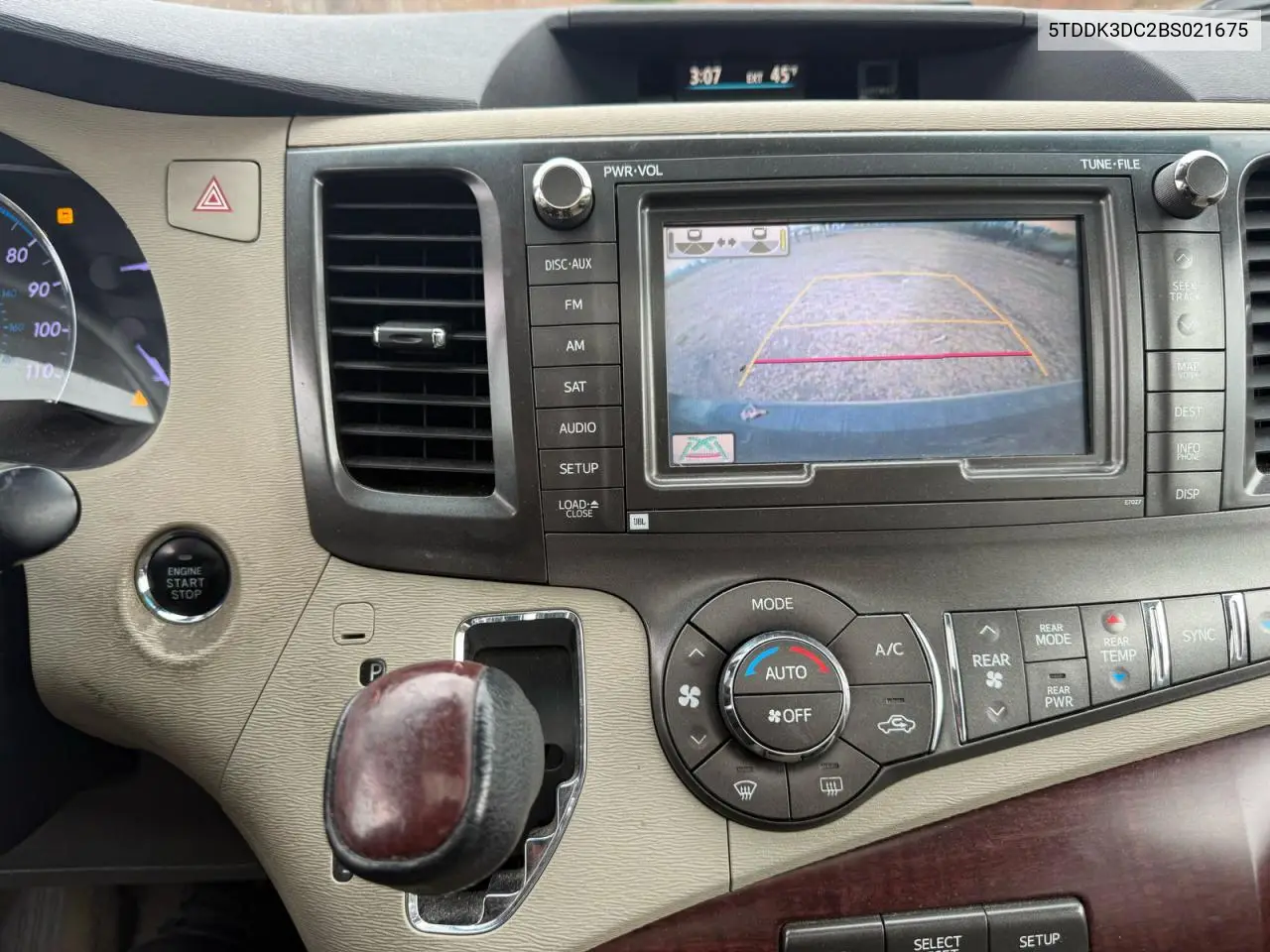 5TDDK3DC2BS021675 2011 Toyota Sienna Xle