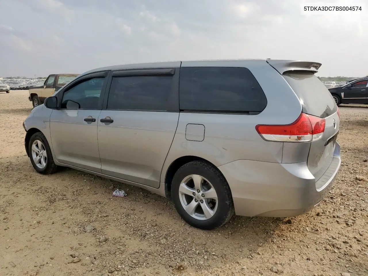 5TDKA3DC7BS004574 2011 Toyota Sienna Base