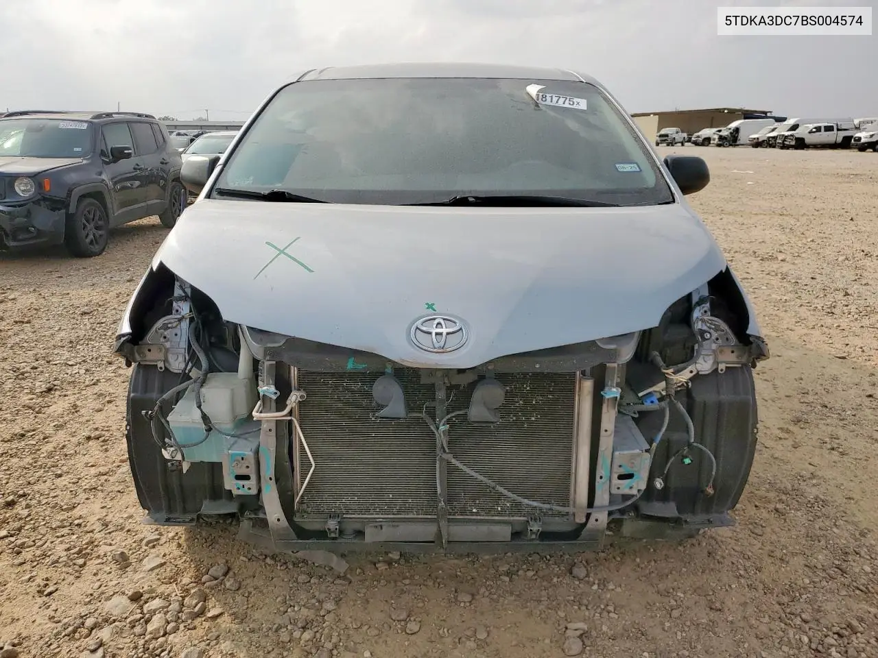 5TDKA3DC7BS004574 2011 Toyota Sienna Base