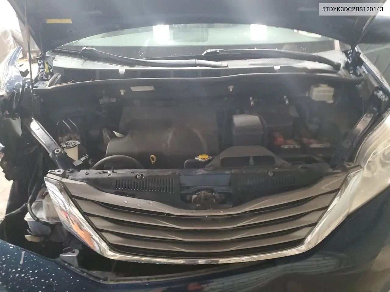 5TDYK3DC2BS120143 2011 Toyota Sienna Xle