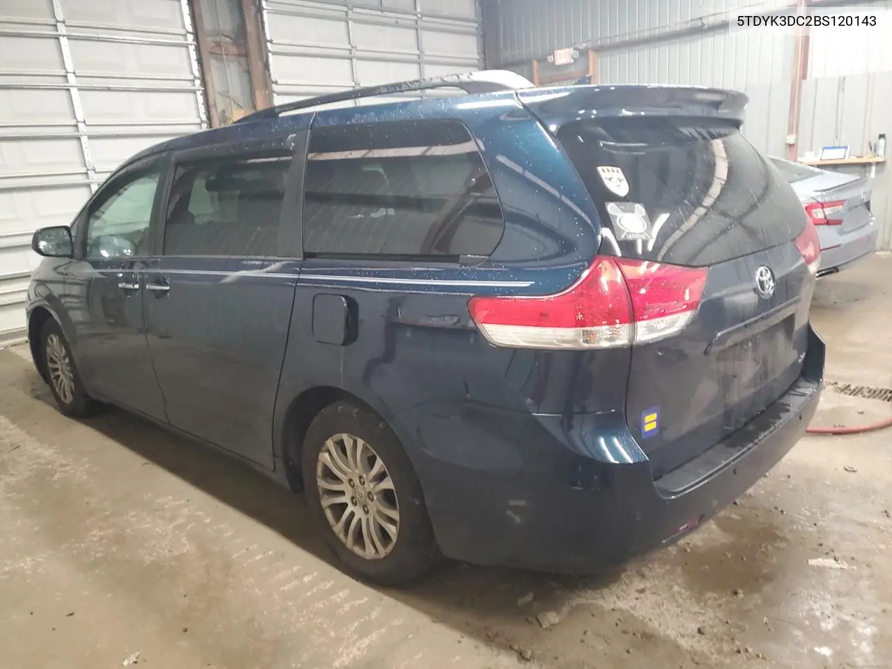 5TDYK3DC2BS120143 2011 Toyota Sienna Xle