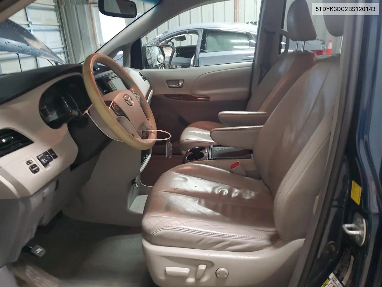 5TDYK3DC2BS120143 2011 Toyota Sienna Xle