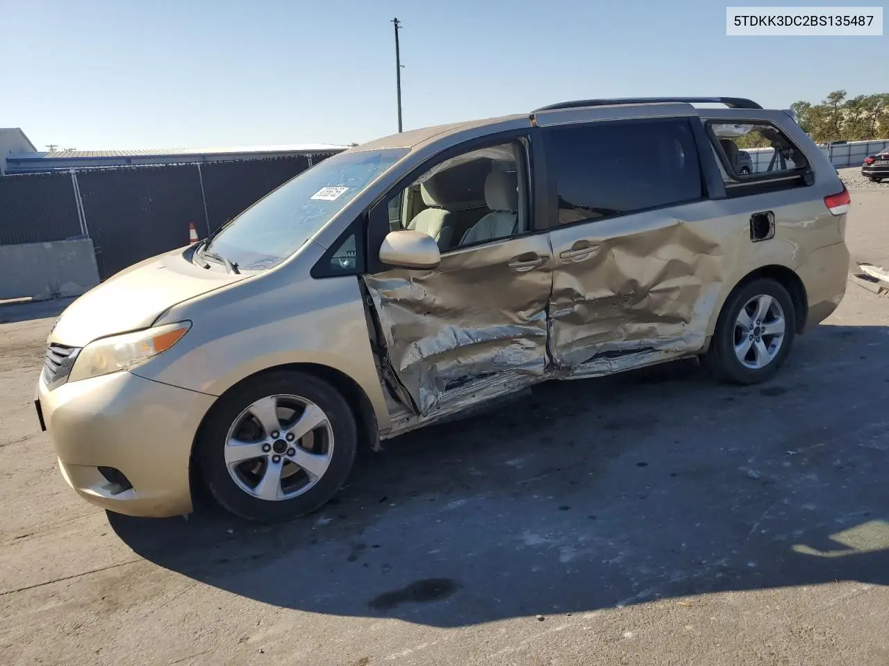 5TDKK3DC2BS135487 2011 Toyota Sienna Le