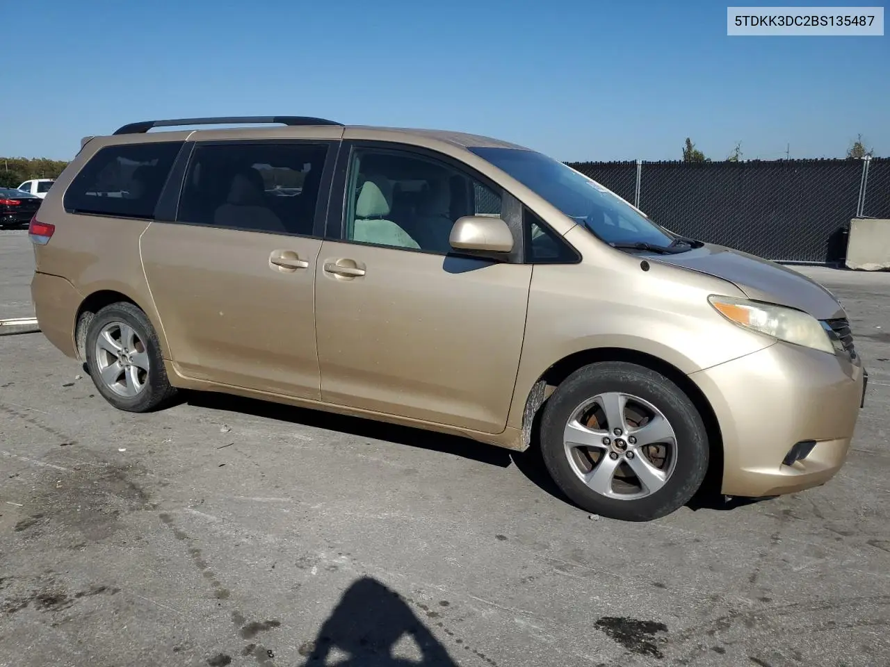 5TDKK3DC2BS135487 2011 Toyota Sienna Le