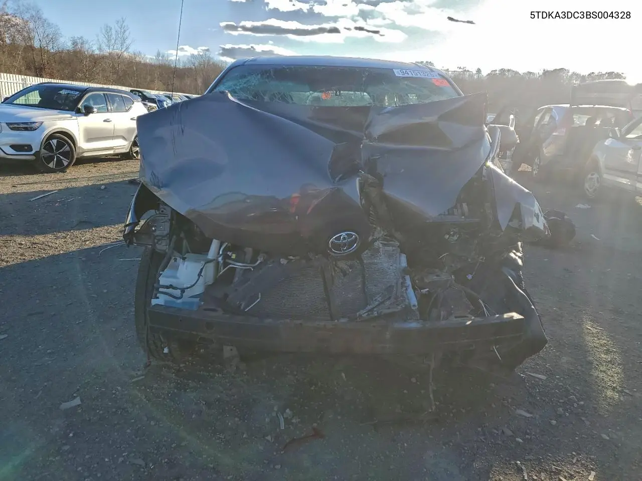 5TDKA3DC3BS004328 2011 Toyota Sienna Base