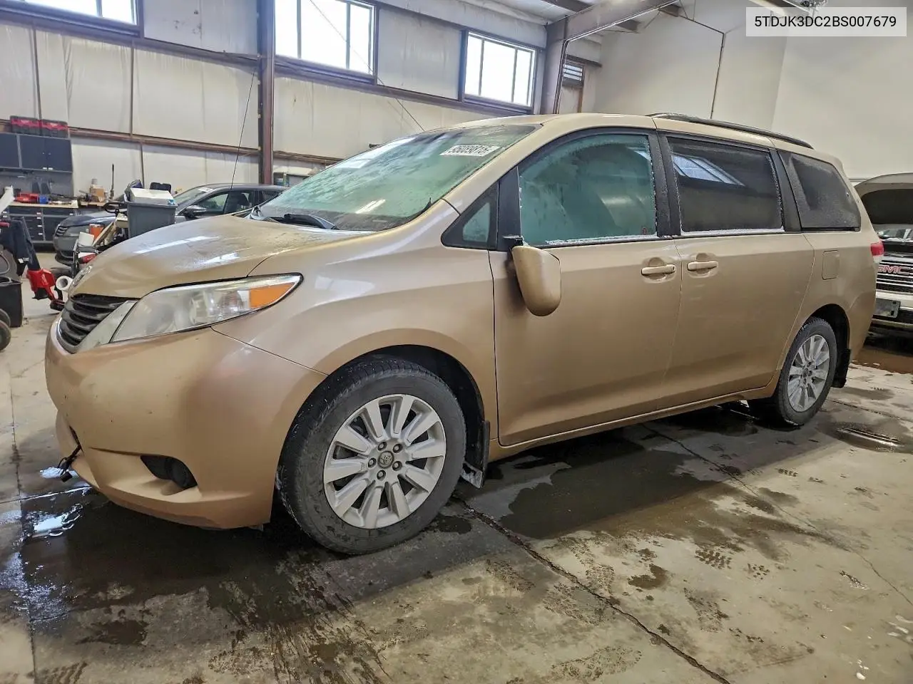 5TDJK3DC2BS007679 2011 Toyota Sienna Le