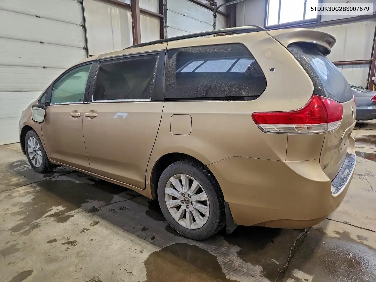 5TDJK3DC2BS007679 2011 Toyota Sienna Le