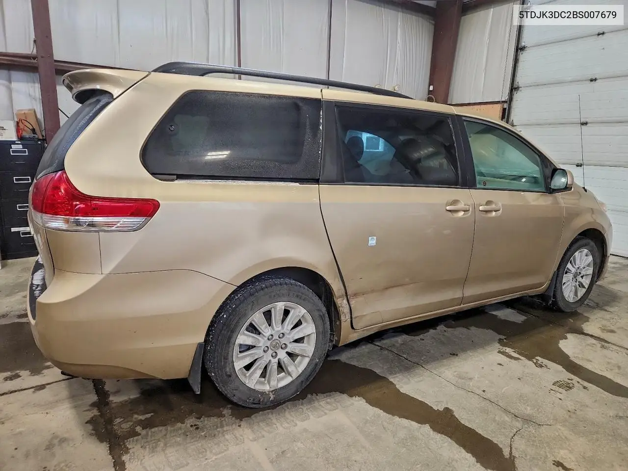 5TDJK3DC2BS007679 2011 Toyota Sienna Le