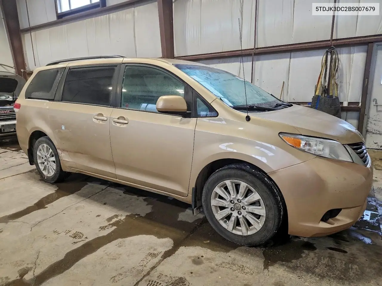 5TDJK3DC2BS007679 2011 Toyota Sienna Le