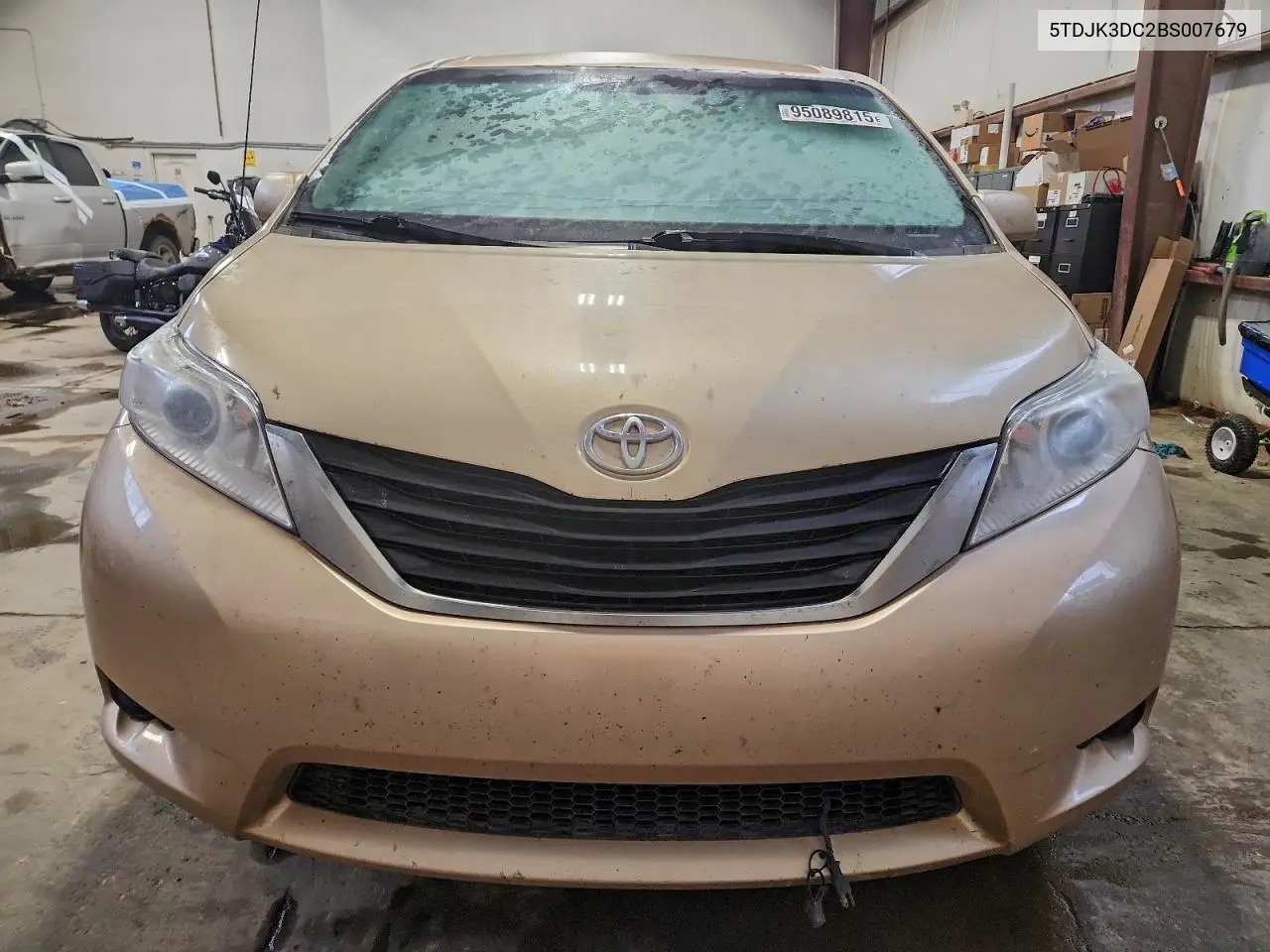 5TDJK3DC2BS007679 2011 Toyota Sienna Le