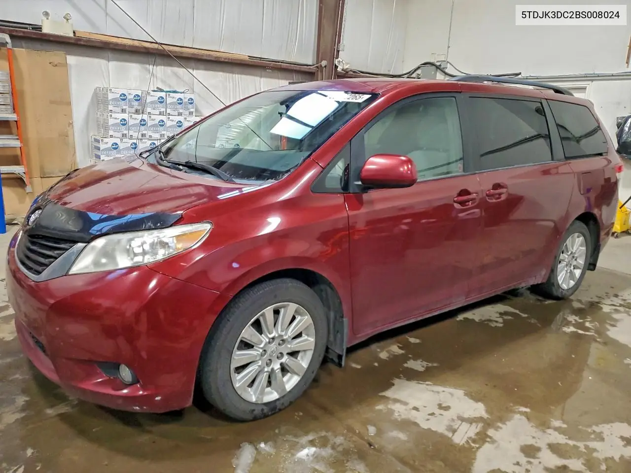 5TDJK3DC2BS008024 2011 Toyota Sienna Le