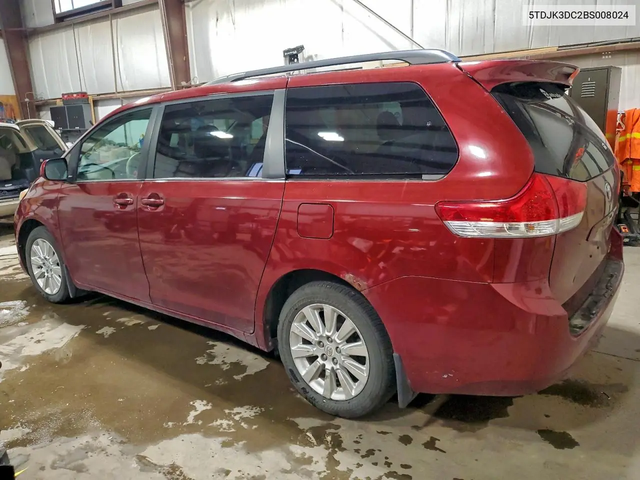 5TDJK3DC2BS008024 2011 Toyota Sienna Le