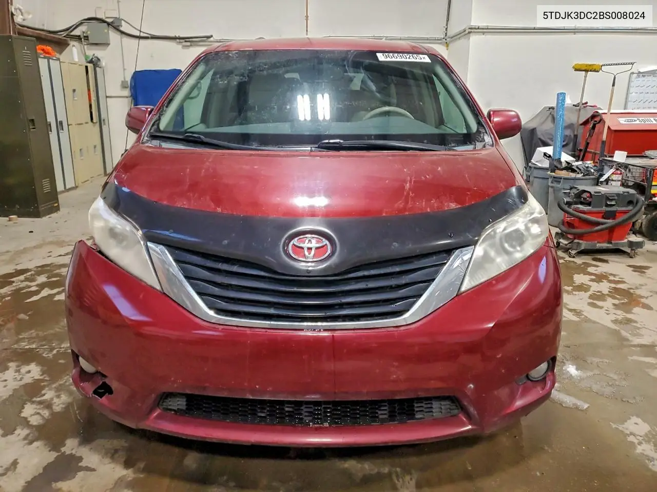 5TDJK3DC2BS008024 2011 Toyota Sienna Le
