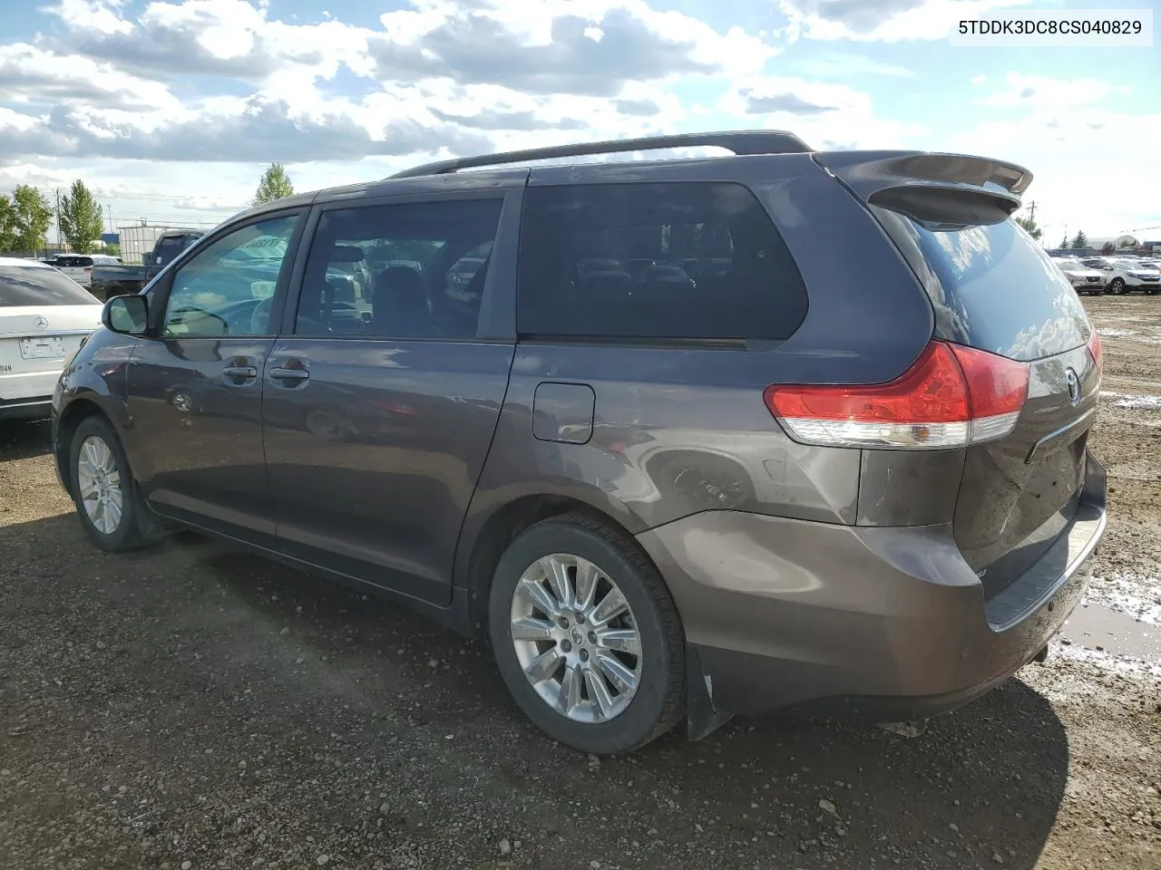 5TDDK3DC8CS040829 2012 Toyota Sienna Xle