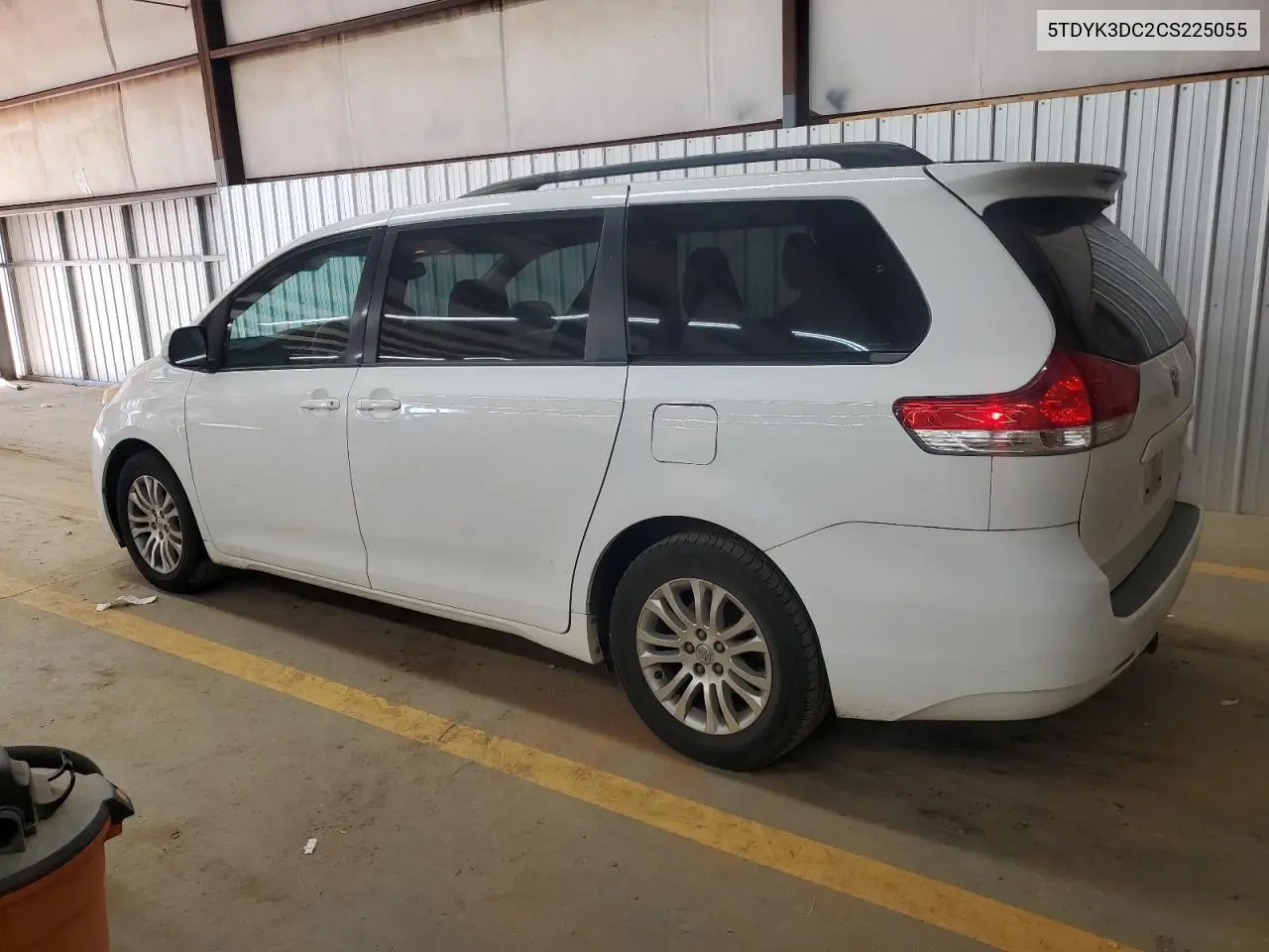 5TDYK3DC2CS225055 2012 Toyota Sienna Xle
