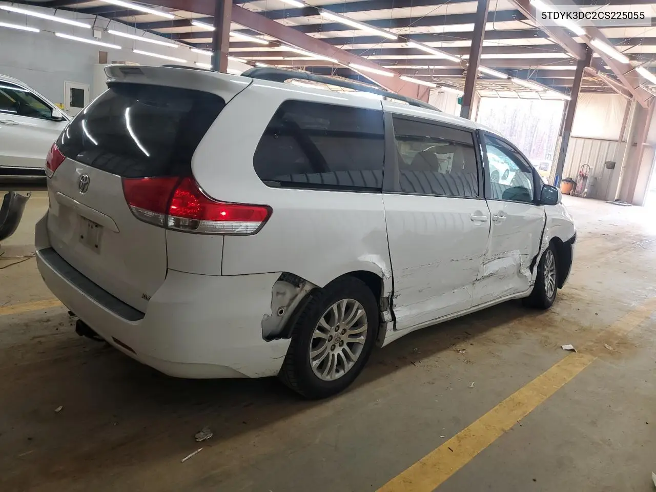 5TDYK3DC2CS225055 2012 Toyota Sienna Xle