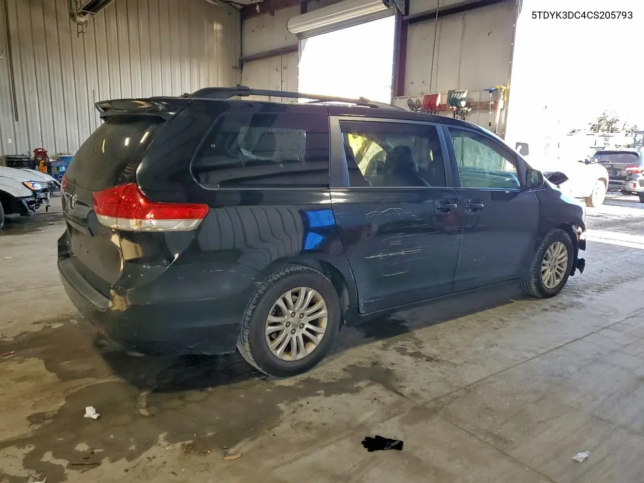 5TDYK3DC4CS205793 2012 Toyota Sienna Xle
