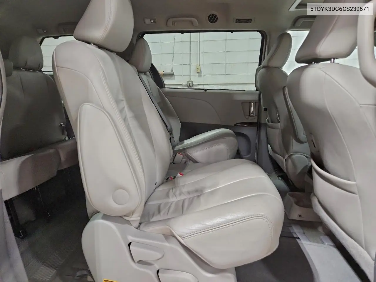 5TDYK3DC6CS239671 2012 Toyota Sienna Xle