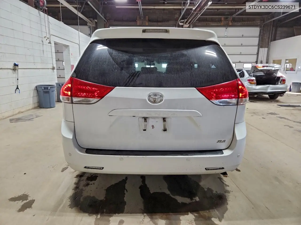 5TDYK3DC6CS239671 2012 Toyota Sienna Xle
