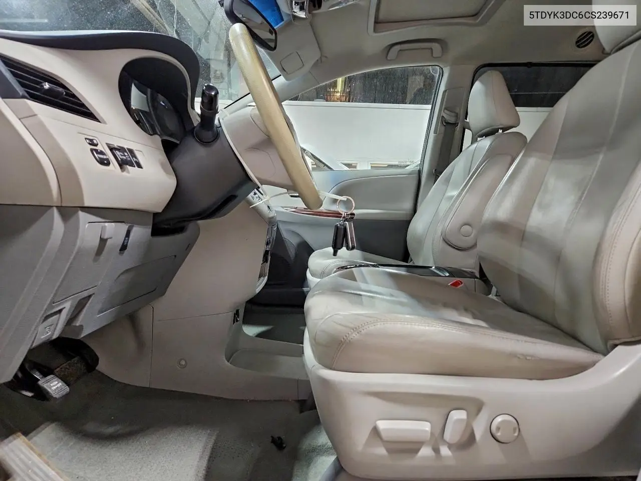 5TDYK3DC6CS239671 2012 Toyota Sienna Xle
