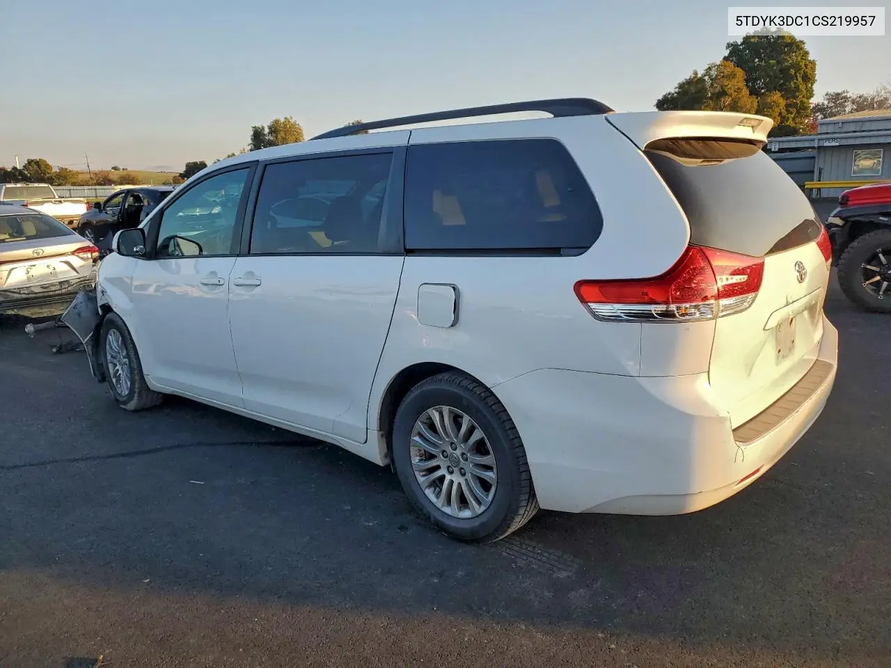 5TDYK3DC1CS219957 2012 Toyota Sienna Xle