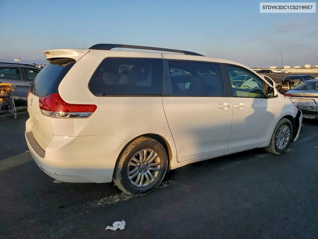 5TDYK3DC1CS219957 2012 Toyota Sienna Xle